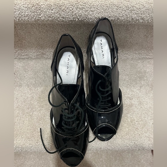 TAHARI la chéri lace up open toe stilettos, size 9 - Picture 4 of 7